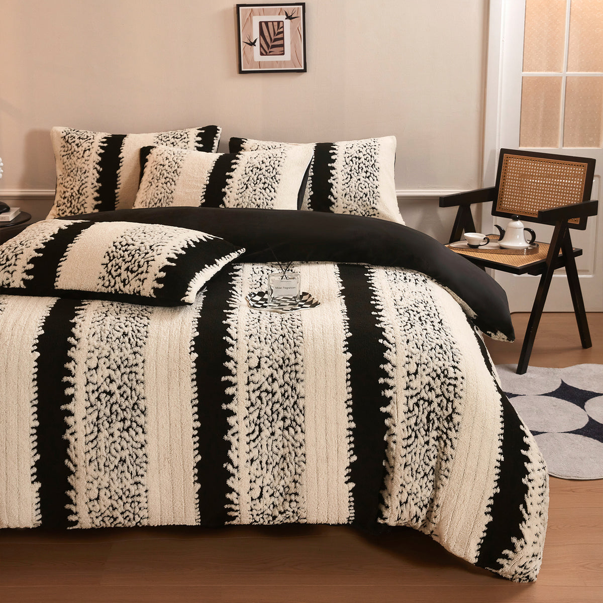 Housse de couette noir et écru, motif touffeté en relief