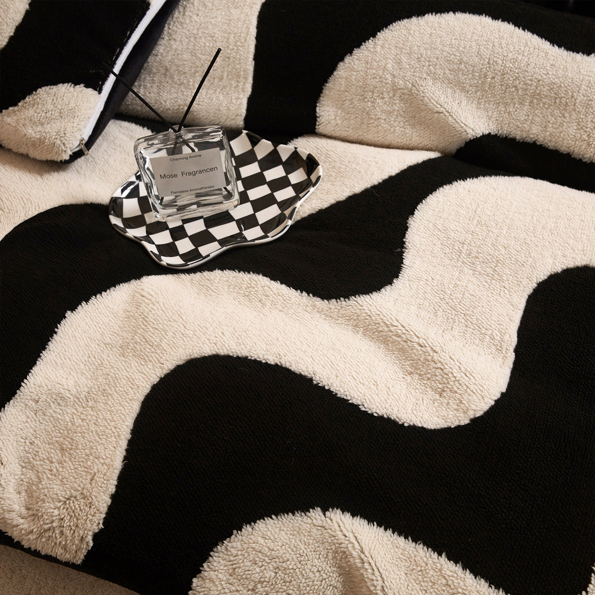 Housse de couette noir et écru, motif touffeté en relief